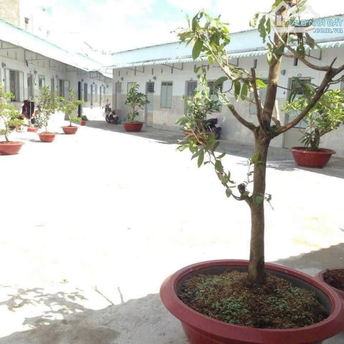 Bán dãy trọ 22 phòng đường số 4 kdc Hồng Phát tdt 694m2 đang thu nhập ổn định giá tốt - 1