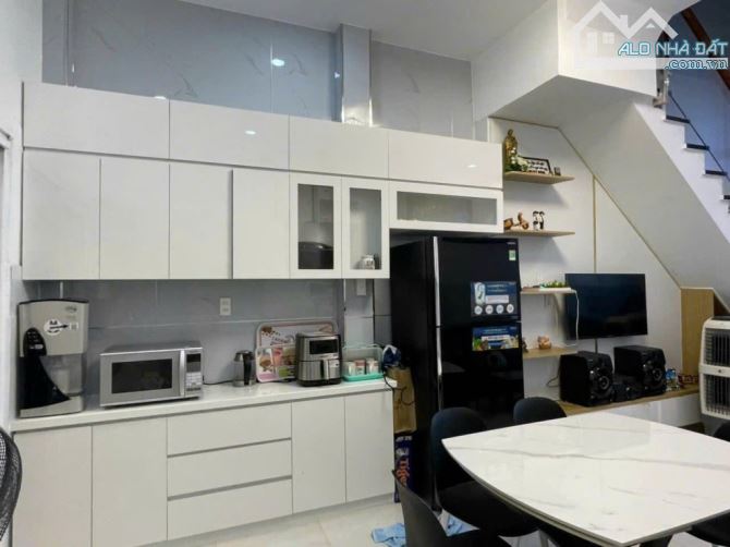 Bán nhanh nhà cô Kiều,Quận 8 Phạm Hùng 1t2l,dt lớn,gần svđ,giá 1t5 shr - 1