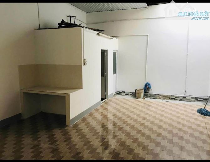 NHÀ CẤP 4 KHU PHỐ CỔ QUANG TRUNG - CÁCH CHỢ BMT CHỈ 500M - HẺM ÔTÔ THÔNG TỨ HƯỚNG - 1