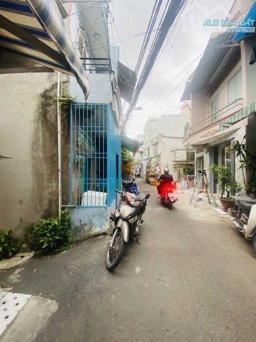 Nhỉnh 2T - Gần Chợ Bình Tiên (Q6) - 2 căn ra hẻm xe hơi thông - 2 tầng hoàn công đủ - SHR - 1