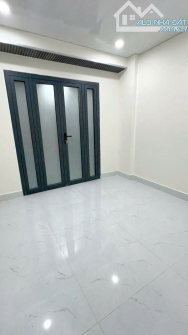 Nhà mới 1 lầu Tùng Thiện Vương P12Q8 (sổ hoàn công lộ giới ít) - 1