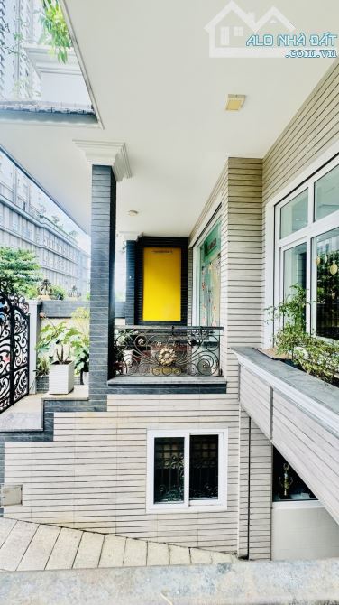 BIỆT THỰ HIM LAM Q7 – HỢP ĐỒNG THUÊ 70 TRIỆU/THÁNG – KHÔNG GIAN SỐNG ĐẲNG CẤP - 1