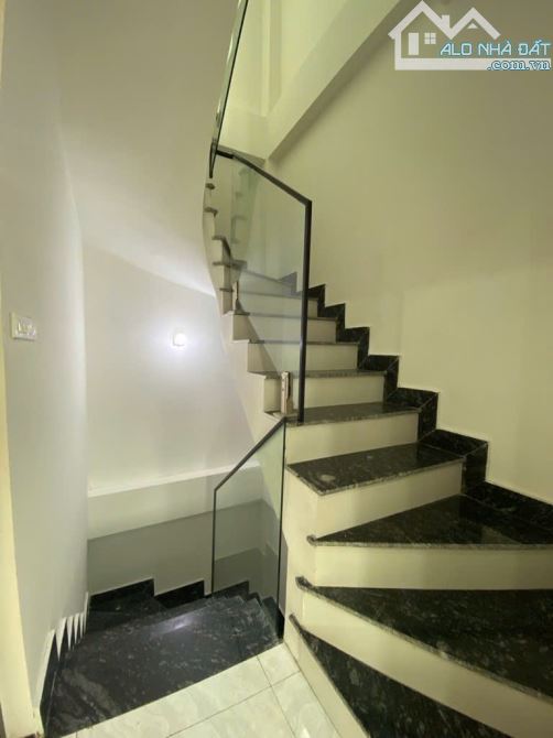 À ĐÂY RÔI, Ở Sướng Cách 1 nhà ra mặt phố, Ngọc Thuỵ Long Biên 30m x 5t giá chỉ 8.x tỷ - 1