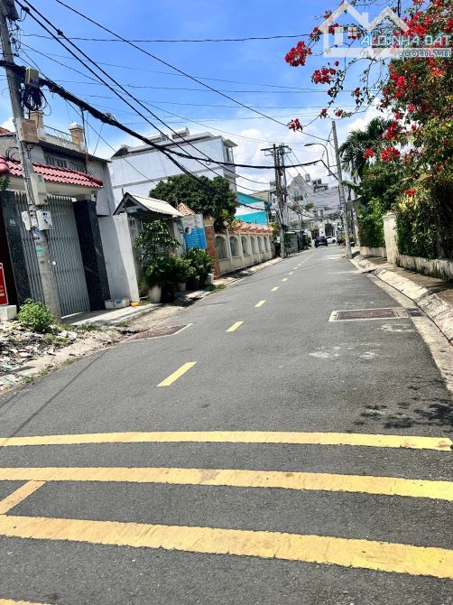 Ban nhà mặt tiền 3.5x15m 1 lầu giá 3.550 tỷ khu phố 8 xã hóc môn cách chợ hóc môn 100m - 1