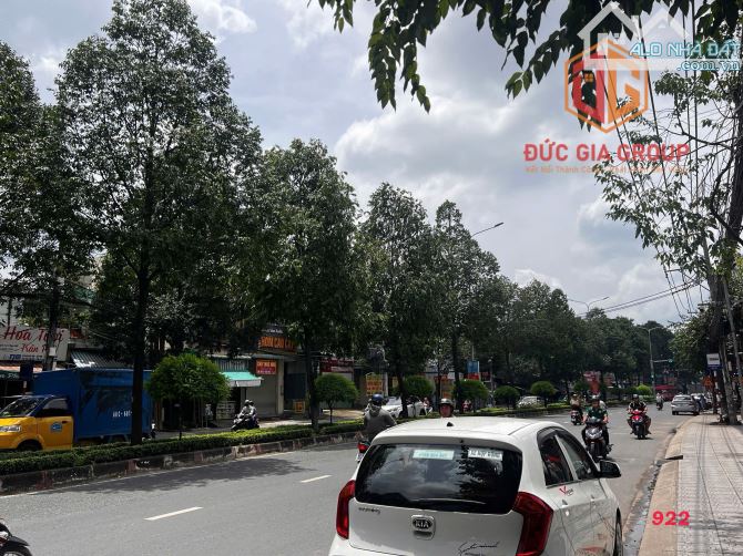 Bán nhà 1 trệt 3 lầu mặt tiền đường Đồng Khởi gần ngã ba Trảng Dài giá 9,9 tỷ - 1
