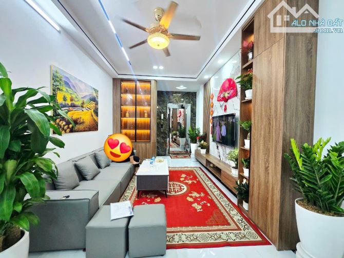 CỰC PHẨM XUÂN THỦY CẦU GIẤY 35m MT 3.5m 6 TẦNG THANG MÁY VỊ TRÍ ĐẸP FULL NỘI THẤT XỊN 1TỶ - 1