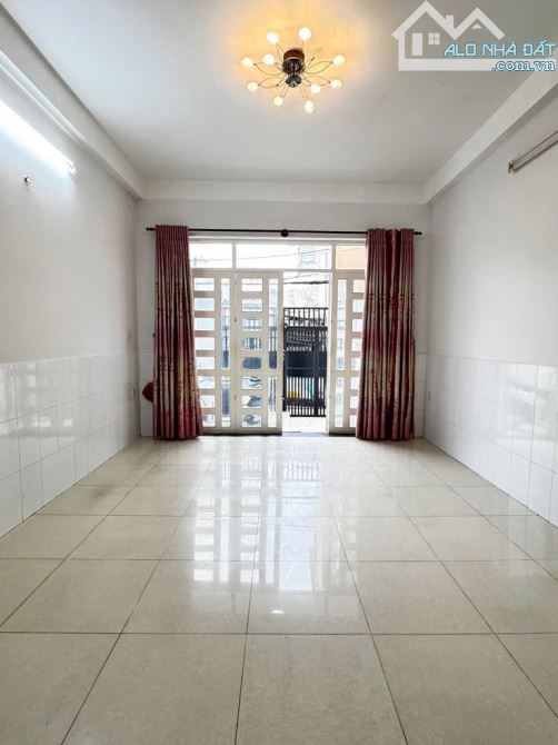 Có ngay nhà mới chỉ 8,5 Tỷ- Ngay Chợ Bà Chiểu - Bình Thạnh- 4,5 x 20- 3 tầng- 5phòng - 1