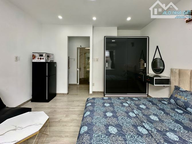 Căn hộ 1 PN + 1 phòng khách ngay quận 1, cửa sổ đón nắng, gần đại học UEH, Đại học Hoa Sen - 1