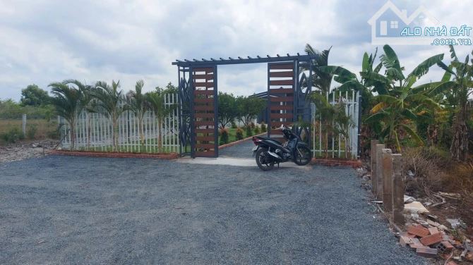Nhà vườn 1000m2 Thủ Thừa mới xây kiên cố đường xe tải - 1