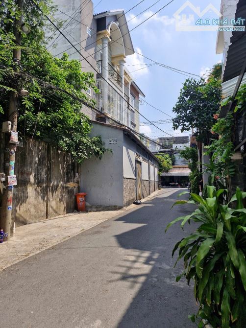 Nhà 3 tầng 67m², ngang 5.2m, hẻm xe tải thông, gần BV Thủ Đức, giá 5.9 tỷ - 1