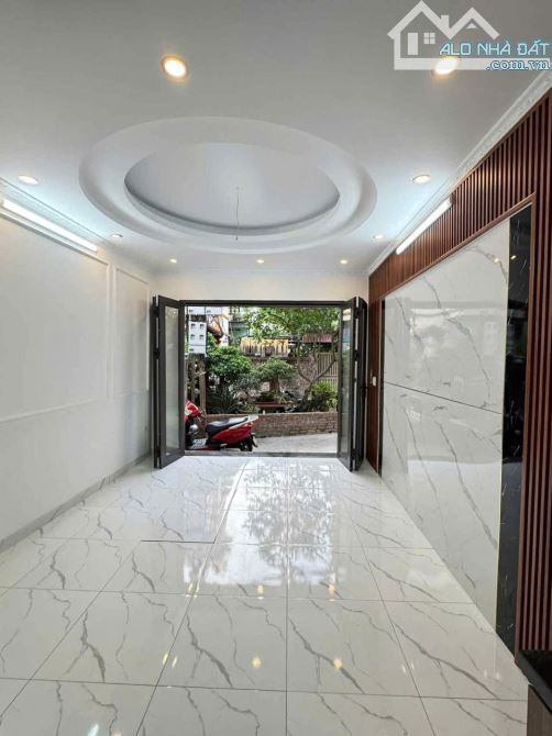Cho thuê nhà phố Đông Thiên, phường Vĩnh Hưng, Hoàng Mai. DT 30m x 5 tầng, giá 10tr - 1