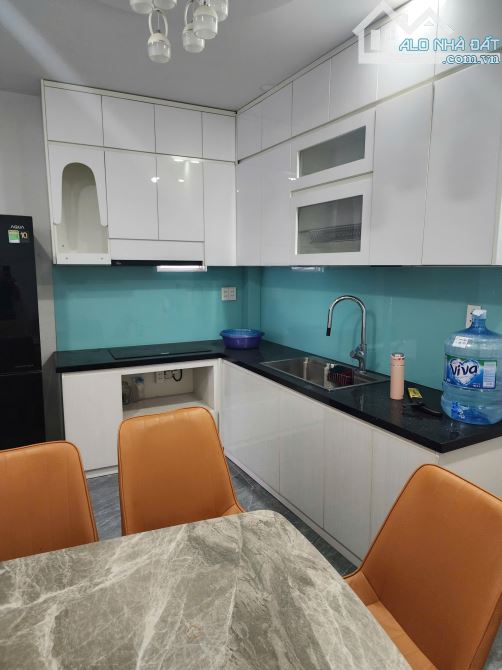 CÁCH  3 CĂN NHÀ MẶT TIỀN XE HƠI  NGANG 4.6 X12 NHÀ ĐÚC BÊ TÔNG MỚI  TÂN HƯNG Q7 - 12