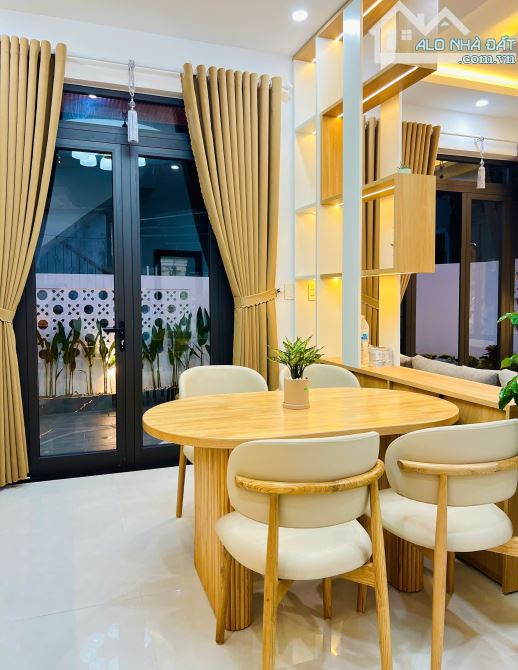 Bán căn nhà 2 tầng , 2 mặt tiền tuyệt đẹp toạ lạc ngay trung tâm thuộc kiệt  149 Trần Phú - 12