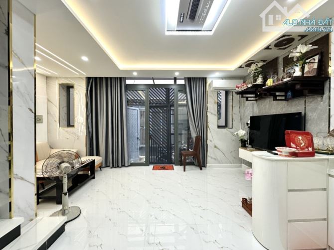BÁN NHÀ 5 TẦNG ĐẸP - VẠN KIẾP GIÁP PHAN XÍCH LONG - (5.5x6.5) A4 - H3G THÔNG - 8.3 TỶ - 13