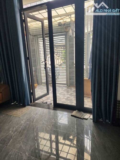 CÁCH  3 CĂN NHÀ MẶT TIỀN XE HƠI  NGANG 4.6 X12 NHÀ ĐÚC BÊ TÔNG MỚI  TÂN HƯNG Q7 - 14