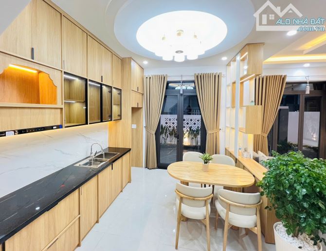 Bán căn nhà 2 tầng , 2 mặt tiền tuyệt đẹp toạ lạc ngay trung tâm thuộc kiệt  149 Trần Phú - 15