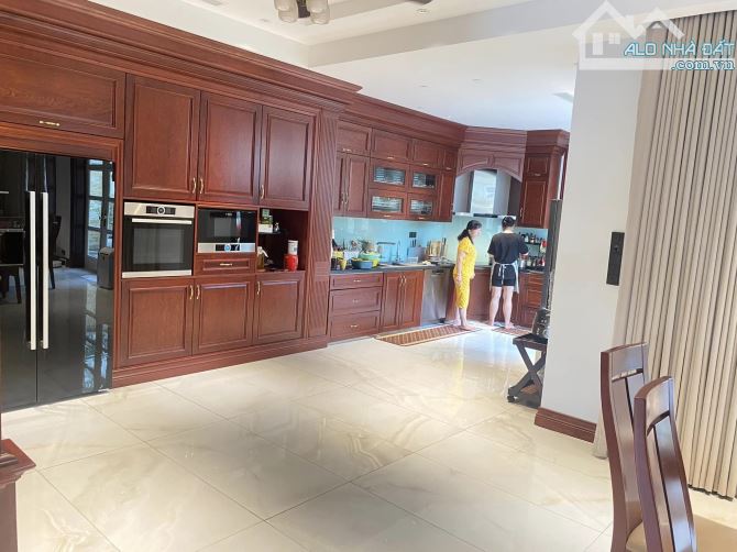 Cần bán biệt thự khu ĐTM Trung Yên, DT: 320m2 x 4 tầng, MT 16m, 5 Ô tô tránh, Giá 95 tỷ - 1