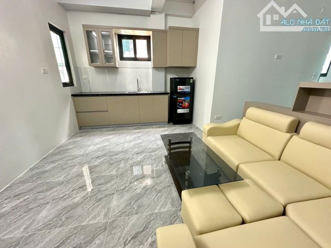 Cho Thuê CCMN 136 Chùa Láng Đống Đa 30m2 Studio Cửa Sổ Ban Công Giặt Riêng Thang Máy 14P - 17