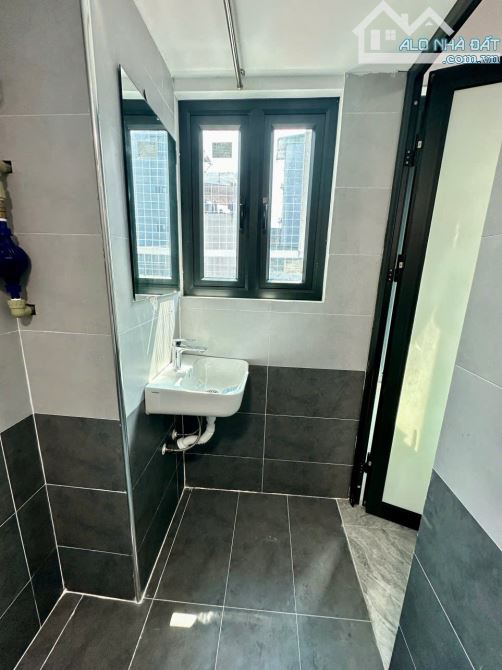 Cho Thuê CCMN 136 Chùa Láng Đống Đa 30m2 Studio Cửa Sổ Ban Công Giặt Riêng Thang Máy 14P - 18