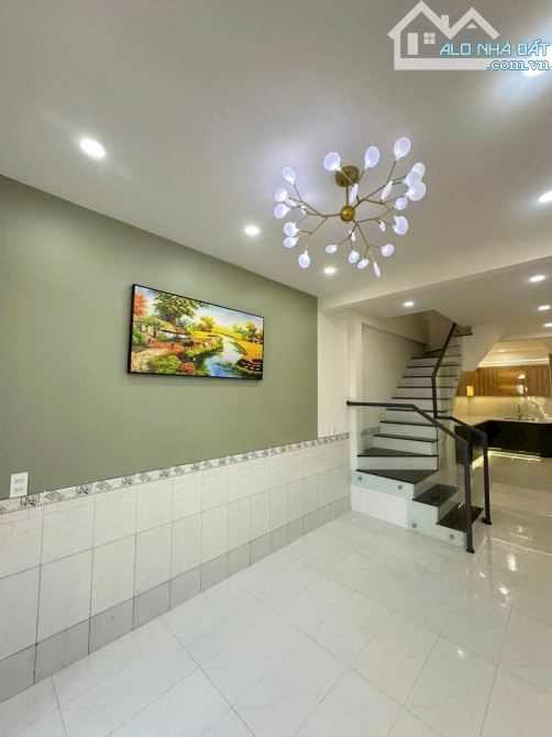Bán Nhà Lầu Hẻm 105 Trần Quang Diệu - Thông Về 115 CMT8 - 2