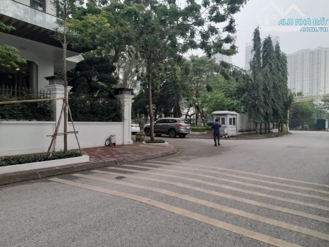 Bán Biệt thự phố Nguyễn Quốc Trị, DT 310m2 x 4 tầng nổi + hầm MT 16.5m, Giá 109 tỷ - 2