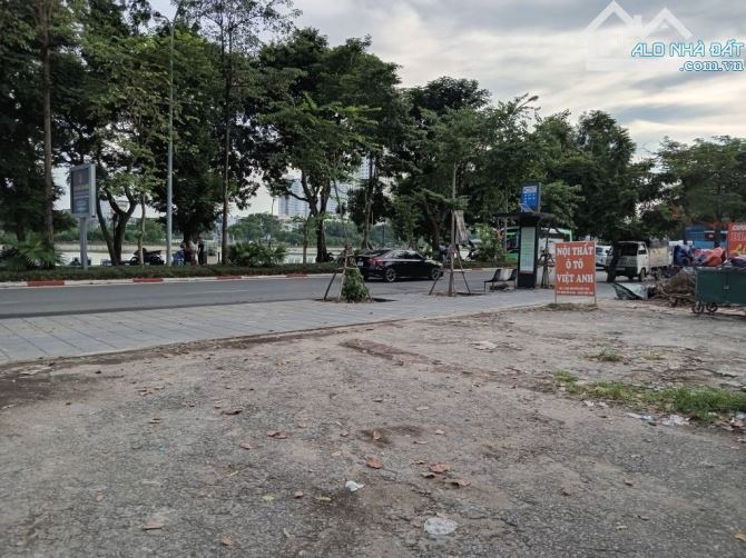 (Mặt tiền 22m).Bán đất có nhà C4 Nguyễn Hữu Thọ DT 450m2 x MT 22m -6 ôtô tránh- Giá 145 tỷ - 2