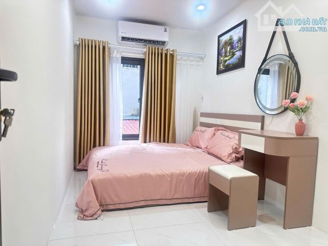 NHỎ XINH-5 Tầng GIÁ RẺ NGÕ HOÀ BÌNH 7 MINH KHAI-NHÀ ĐẸP CHỈ NHỈNH 4tỷ - 2