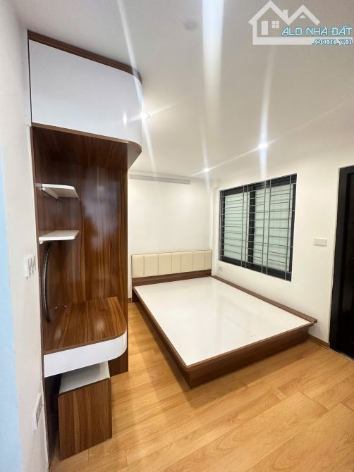CẦN BÁN TẬP THỂ BÁCH KHOA - OTO ĐỖ CỬA - 85M2 X 3 NGỦ 2VS - ĐỦ NỘI THẤT - SĐCC - 2
