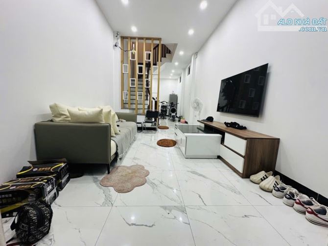 🏤MIÊU NHA 37m² - LÔ GÓC  - 3 MẶT THOÁNG - FULL NỘI THẤT - Ô TÔ CÁCH 50 m - TIỆN ÍCH XUNG - 2