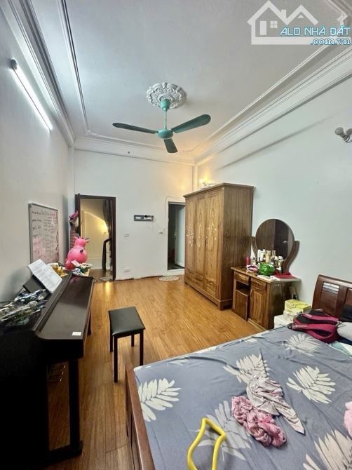 Bán nhà Trình Định Cửu, Hoàng Mái, ô tô, kinh doanh, gần phố, 32m2, 7.69tỷ(CTL) - 2
