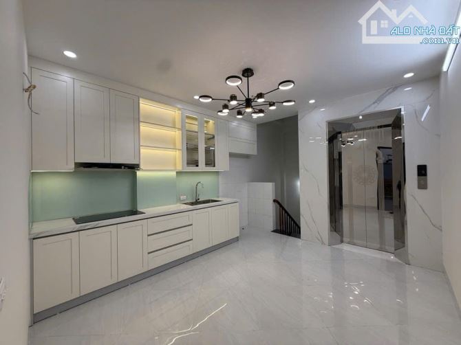 BÁN NHÀ TÂN MAI, Ô TÔ TRÁNH, MỚI KOONG, THANG MÁY, TẶNG FULL NỘI THẤT 40M2 GIÁ 10,9 TỶ - 2