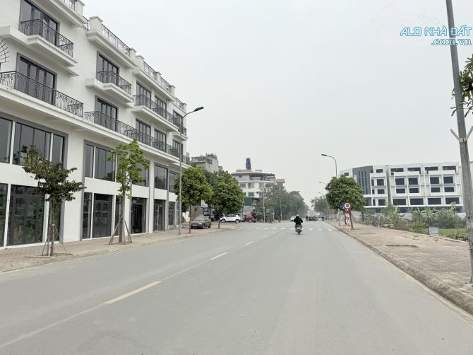 Cần sang nhượng gấp căn Shophouse Metropolitan hai mặt đường trước sau phố Nguyễn Mậu Tài - 2