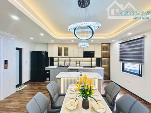 TRUNG TÂM ĐỐNG ĐA -NHỈNH 14 TỶ - NHÀ MỚI KÍNH KOONG - DT 45M X 7 TẦNG THANG MÁY - MT 5,6M - 2