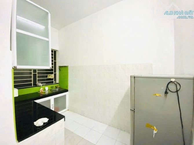 TẬP THỂ PHẠM VĂN ĐỒNG - LÔ GÓC - Ô TÔ ĐỖ CHÂN TOÀ NHÀ- DT: 51/60M, TẦNG DƯỚI 5, GIÁ 3.8 TỶ - 2