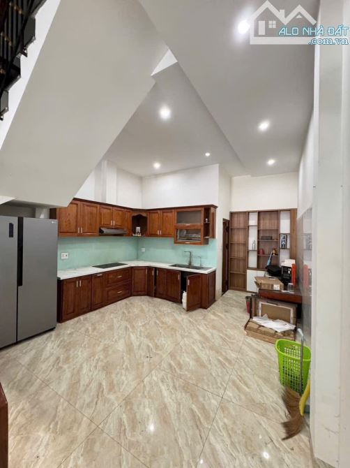 Nắm chủ - Nhà đẹp 3 tầng MT LÊ VĂN HIẾN, đối diện BV 600 giường -Đang cho thuê 18tr/th - 2