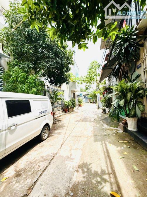 Bán nhà một trệt 2 lầu có hai phòng ngủ đường Nguyễn Quý yêm diện tích 4 x 10 giá 5,4 tỷ T - 2