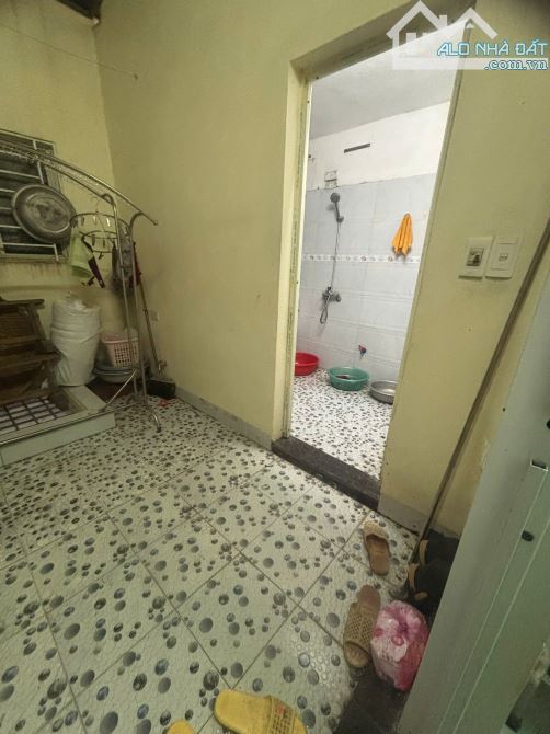 Nhà 2 tầng 50m² đang cho thu nhập ổn định từ tiệm Nail - Mi - 2