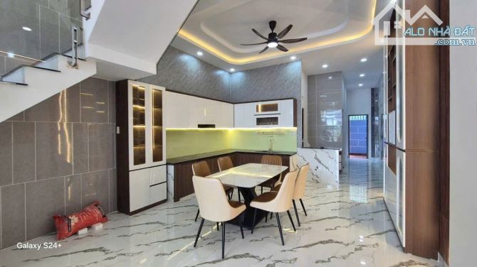 CẦN BÁN CĂN NHÀ PHỐ HIỆN ĐẠI 4.7MX27M - SHR FULL THỔ - 2