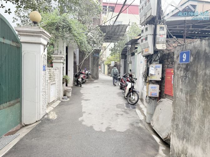 Cần bán gấp mảnh đất thổ cư tặng căn nhà cấp 4 cho thuê ngõ thông gần phố Ngô Xuân Quảng - 2
