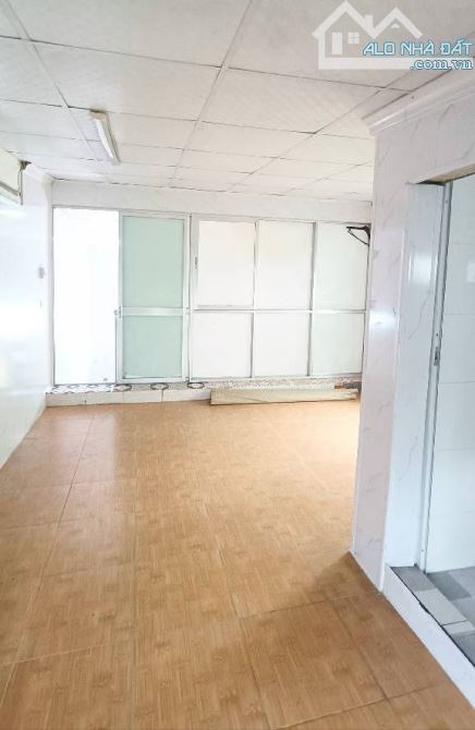 Long Biên - 46m2 - Có Nhà C4.2n + 2wc, 20m ra ô tô đỗ, chủ báo 3.7 tỷ - 2