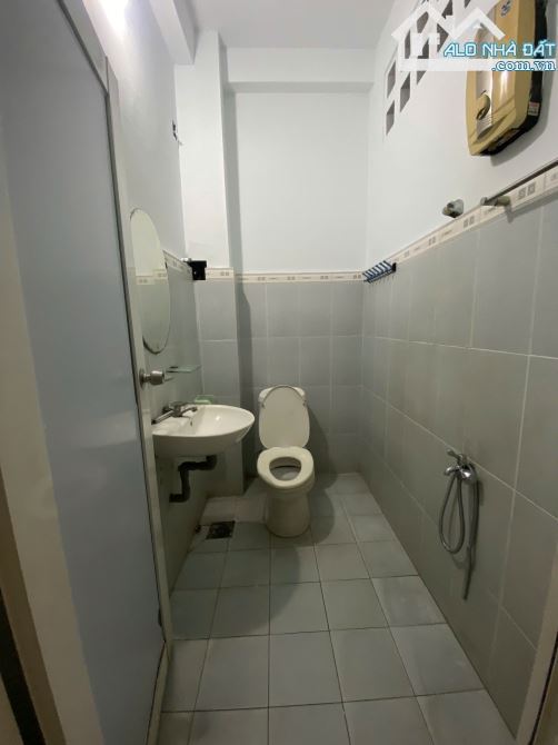 Cho thuê nhà 2MT trước sau - ĐC: 235 Trường Chinh. P12 TB (DT: 3.6x16m - NH: 4m) 2 lầu - 2