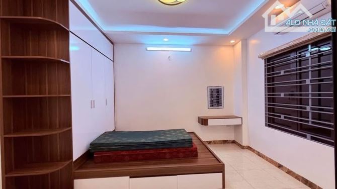 Lao Động Cả Đời, Không Bằng Mua Hời BĐS - 2