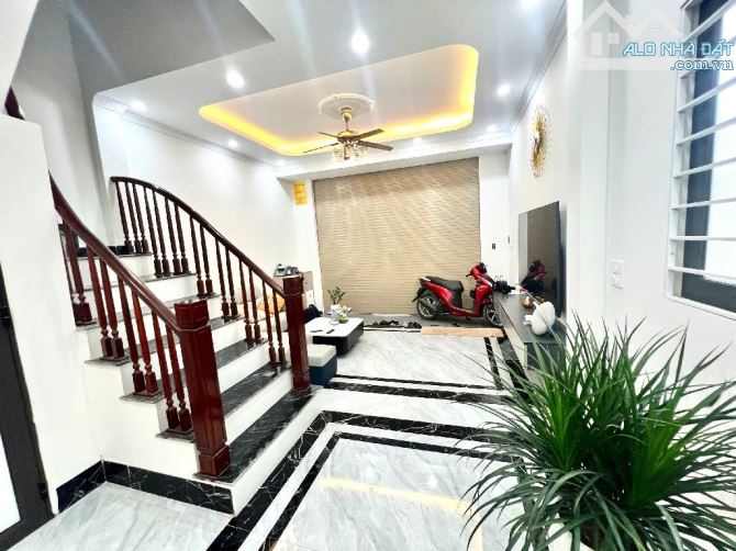 NGọc trì - Thạch Bàn - Lô Góc - dân xây, cách ô tô 40m - 40m2 - MT4.5 chào 6.92 - 2