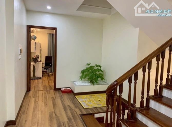 BÁN NHÀ HÀ TRÌ PHƯỜNG HÀ CẦU HÀ ĐÔNG NGAY ĐƯỜNG LỚN BÀ TRIỆU NGÕ RỘNG THÔNG THOÁNG 33M2X5T - 2