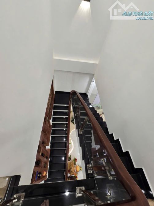 Nhà 2 tầng mặt tiền Kinh Doanh đường Nguyễn Khuyến - 2