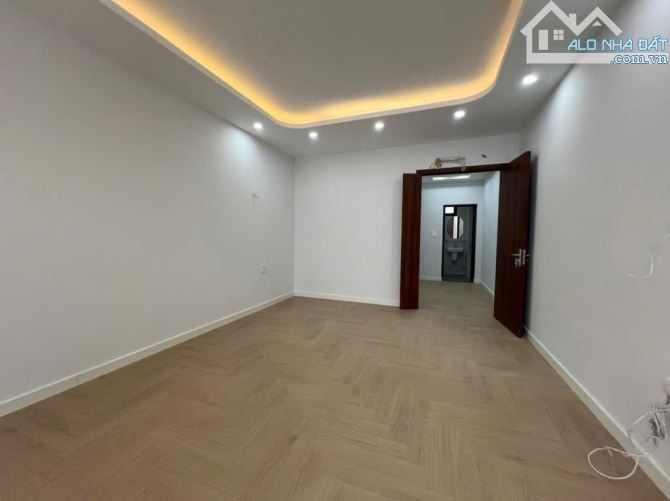 B.Á.N NHÀ  LAI XÁ, GARA , Ô TÔ TRÁNH, THOÁNG TRƯỚC SAU ,  THANG MÁY NHẬP  43M2, 10 TỶ 6