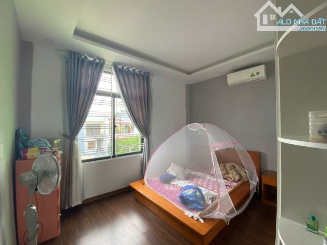Bán Nhà 3 Tầng gồm 1 căn họ penhouse và 6 phòng trọ kiệt Ô tô Nguyễn Hữu Thọ - 2