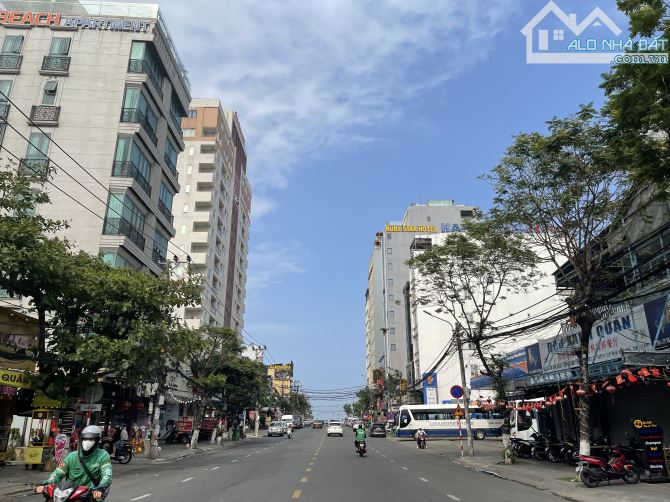 Cần bán lô Góc đường Đông Kinh Nghĩa Thục. DT 158m2. - 2