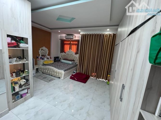 🤩HỮU DUYÊN🤩 NHÀ PHỐ 3TẦNG - 5.5❌11M - SHR HC ĐỦ - hẻm 4M - NHỈNH 4TỶ 🌆🌆🎉 - 2