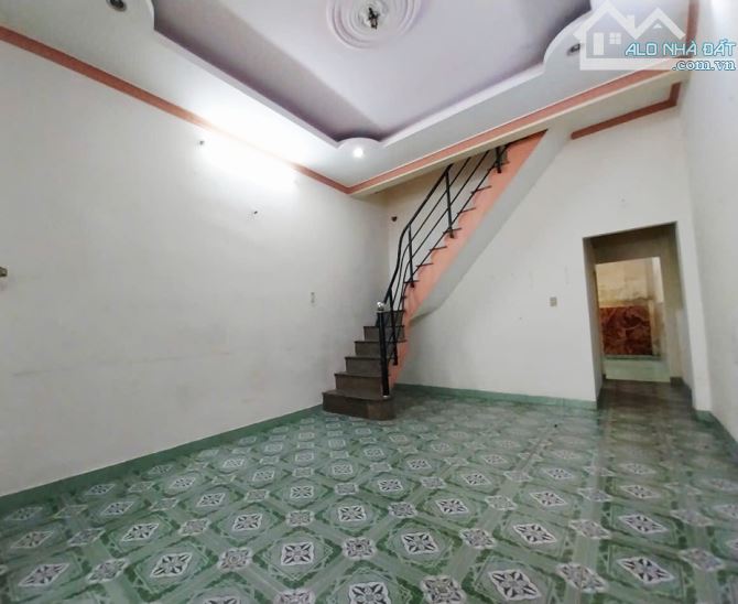 BÁN NHÀ GẦN MẶT TIỀN ĐƯỜNG LÊ VĂN KHƯƠNG - HẺM OTO, 2 SẸC DỄ TÌM - DÂN TRÍ TỐT - 2 TẦNG - - 2